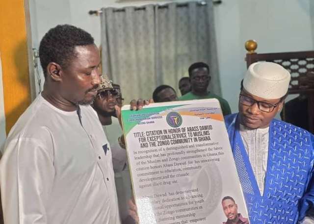 Sheikh Abdul Malik Maiga honours Zongo philanthropist for service to youth and community