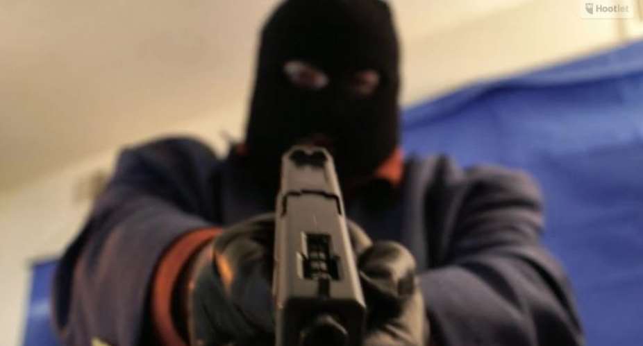 Armed robbers attack bus, rob passengers on Sunyani road