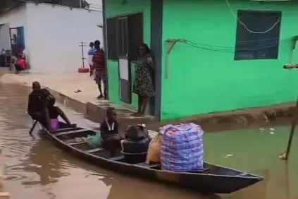 Residents flee as several homes flood after Weija Dam spillage